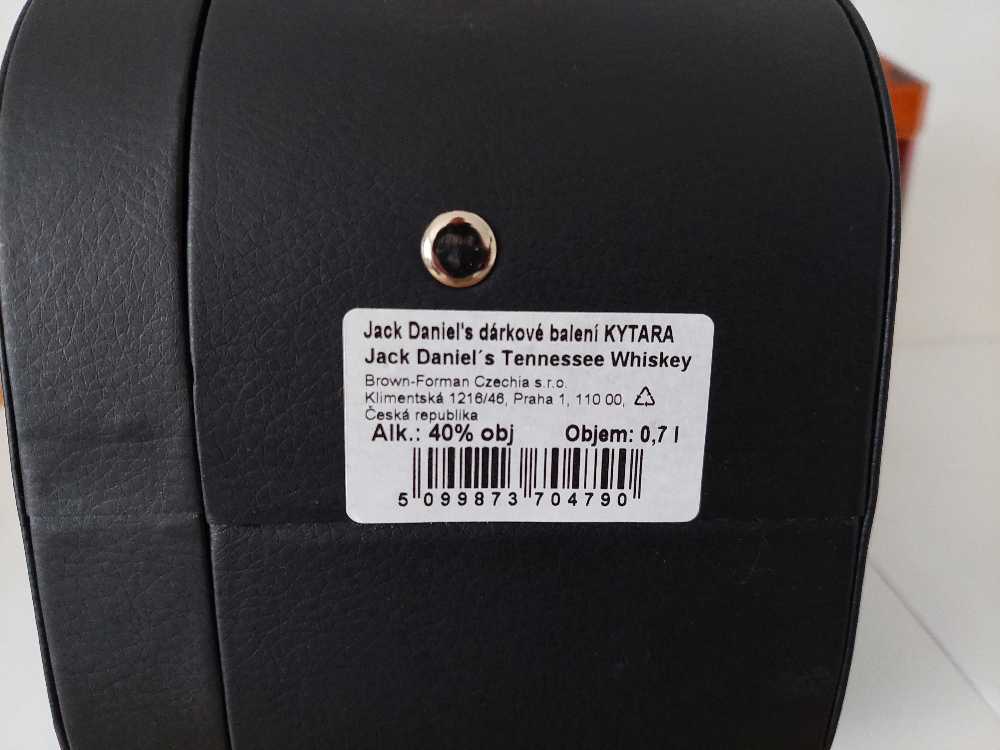 Black Label Gitarre  (700 mL) alcohol collectible - Main Image 4