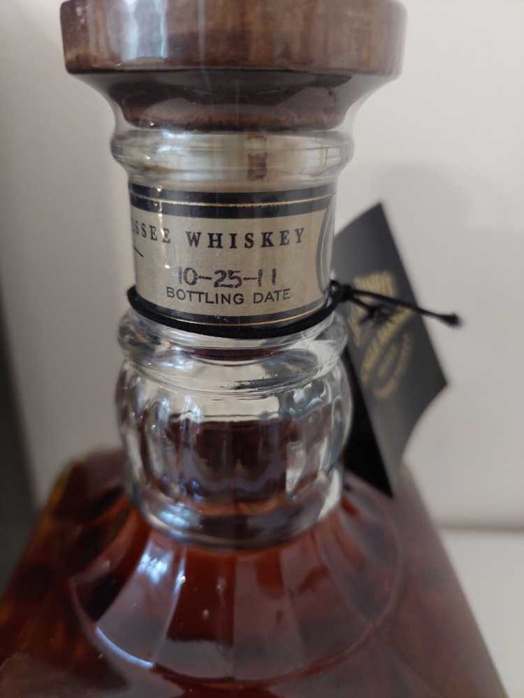Single Barrel  (700 mL) alcohol collectible - Main Image 4