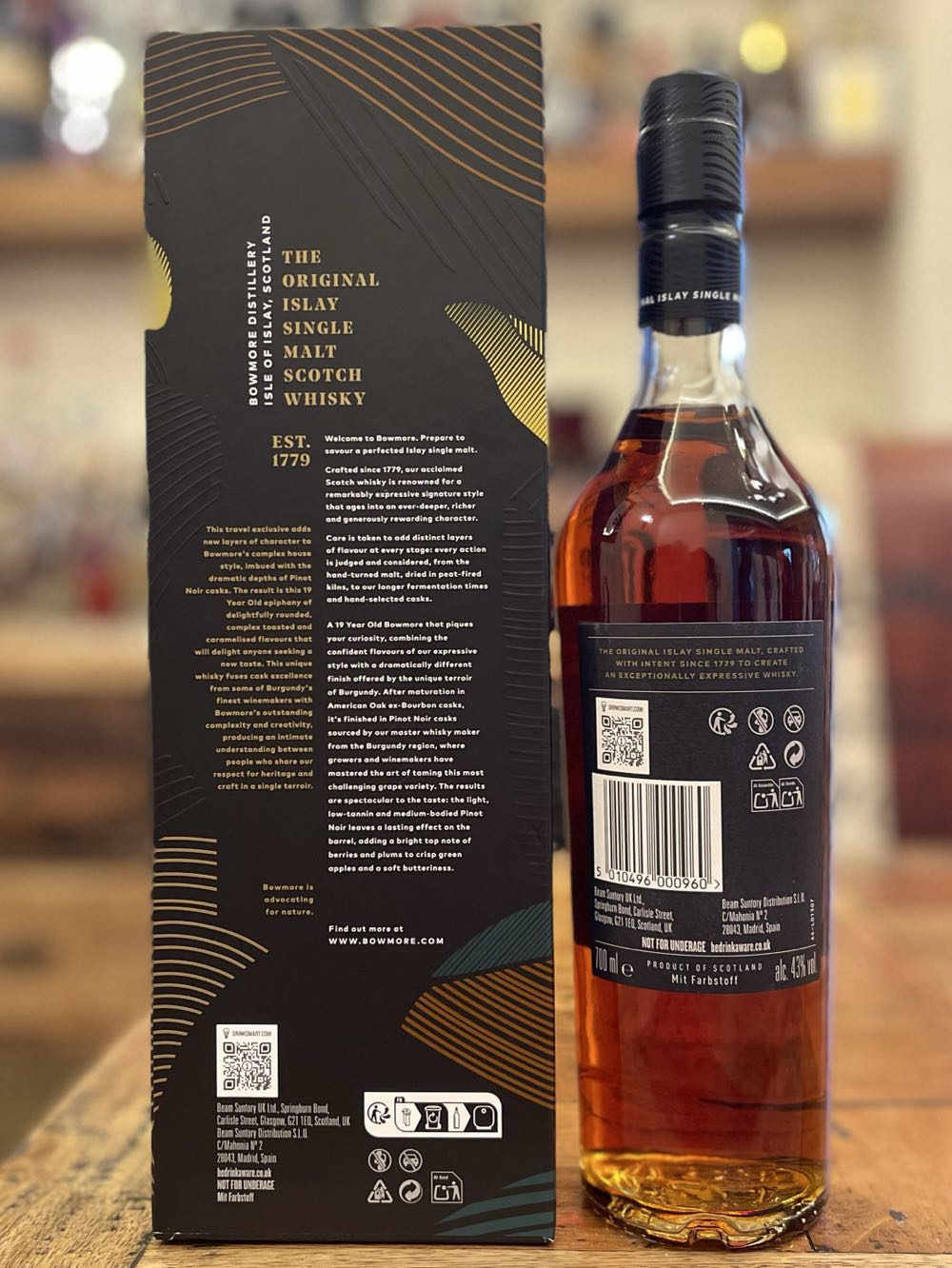BOWMORE 19Y Travel Exclusive Islay Single Malt Scotch Whisky - The Bowmore Distillery (700 mL) alcohol collectible [Barcode 5010496000960] - Main Image 2