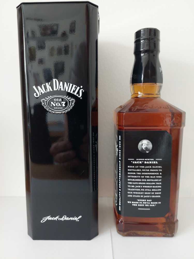 Jahresdose 2018  (700 mL) alcohol collectible - Main Image 2