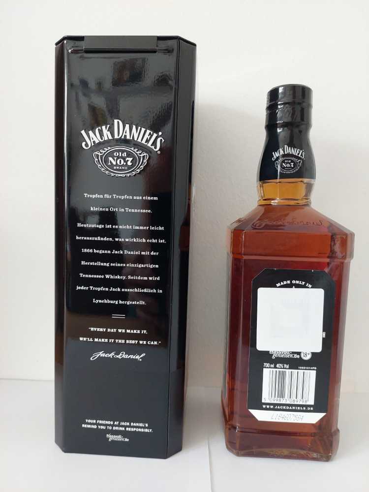 Jahresdose 2018  (700 mL) alcohol collectible - Main Image 3