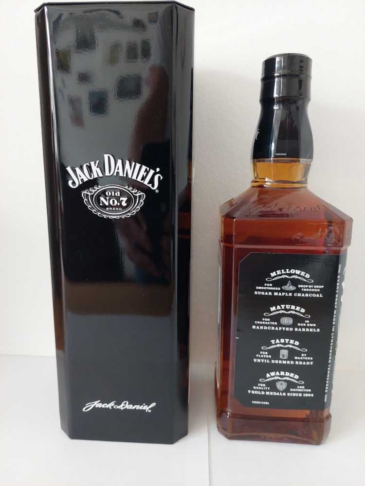 Jahresdose 2018  (700 mL) alcohol collectible - Main Image 4