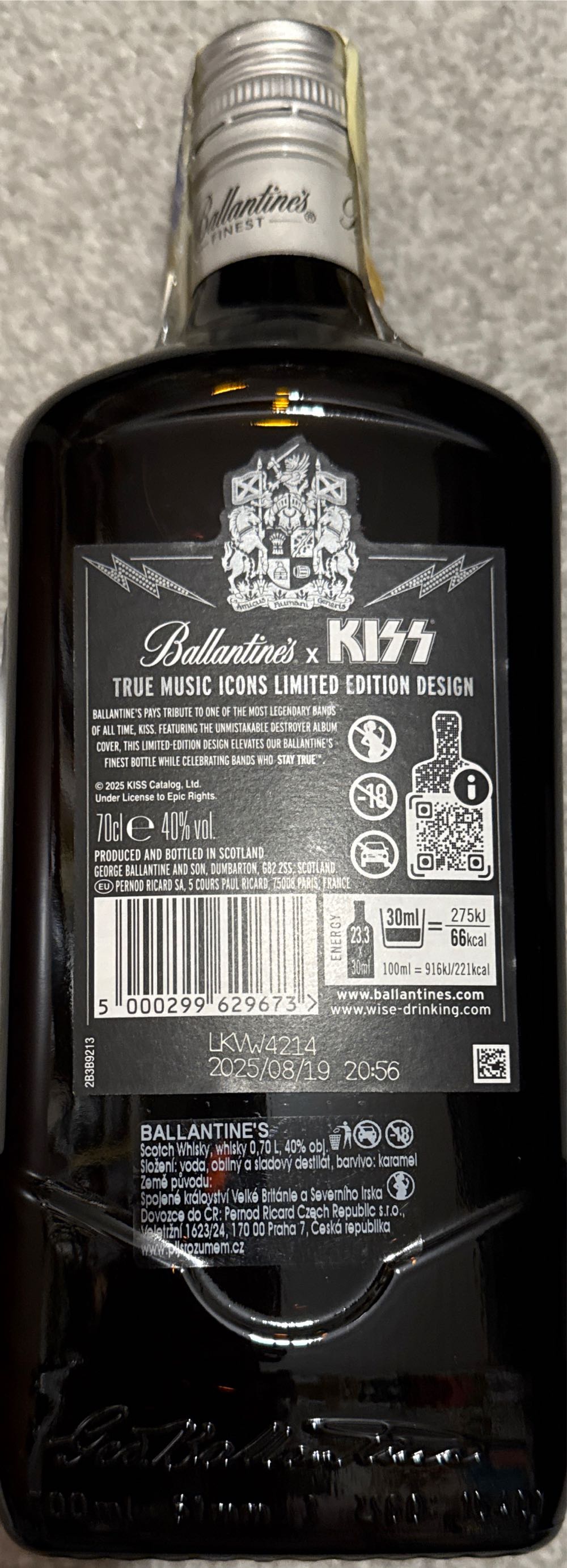 Ballantine’s Finest Kiss Edition - George Ballantine & Son Ltd. (700 mL) alcohol collectible [Barcode 5000299629673] - Main Image 2