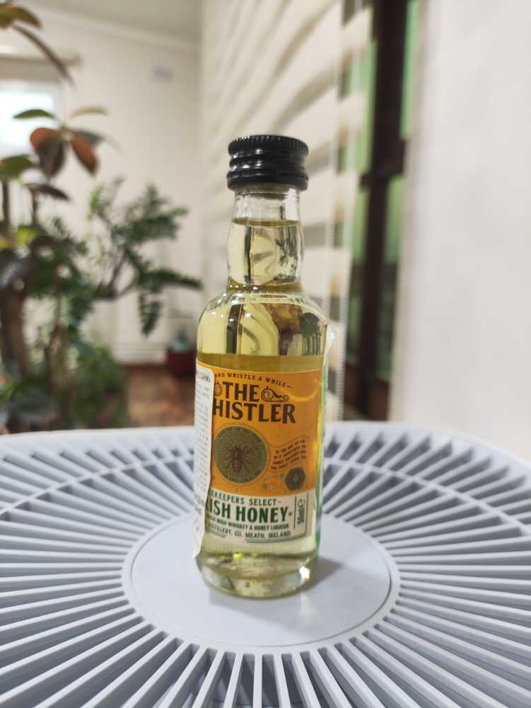 The Whistler Irish Honey Liqueurs Pack And  (50 mL) alcohol collectible [Barcode 5391528252312] - Main Image 2