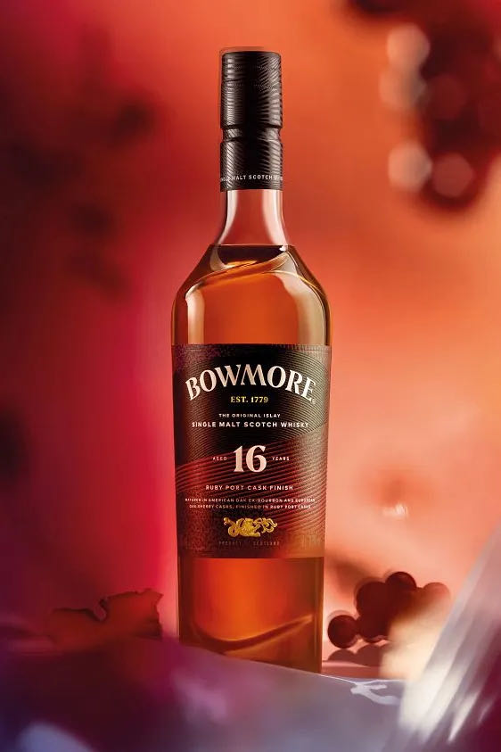 BOWMORE 16y Single Malt Scotch Whisky - The Bowmore Distillery (700 mL) alcohol collectible [Barcode 5010496000885] - Main Image 3