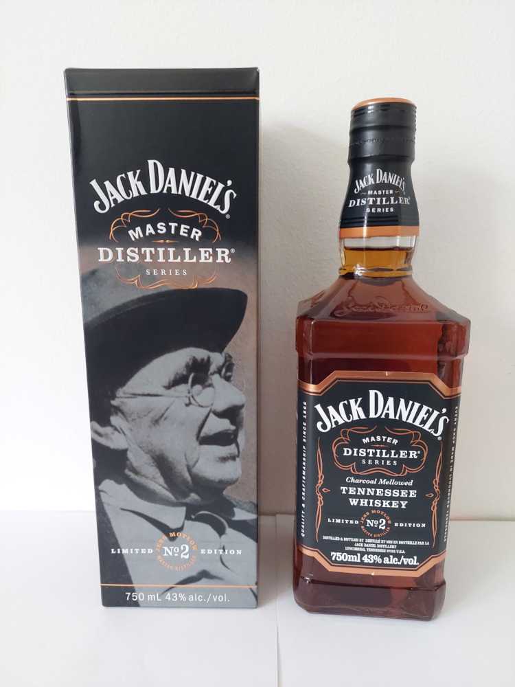 Sapphire Ondon Dry Gin Bombay Sapphire London Dry 005