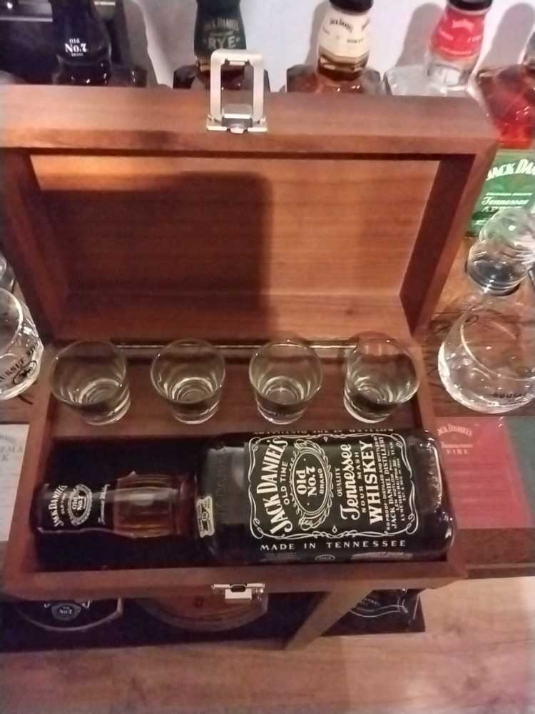 Wooden Box Gift Set with Shot Glasses 1982 - Jack Daniel Distillery (750 mL) alcohol collectible - Main Image 2