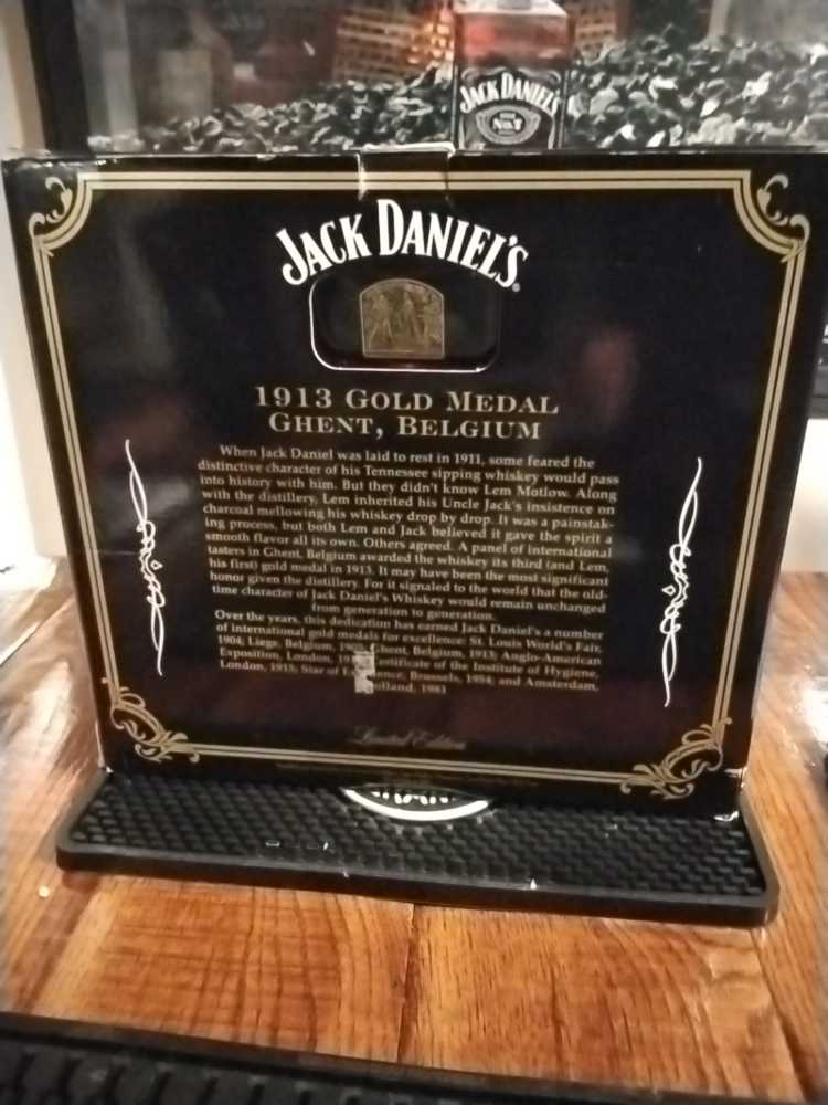 Gold Label 1.75 Gift Box 2004 - Jack Daniel Distillery (1.75 L) alcohol collectible - Main Image 2