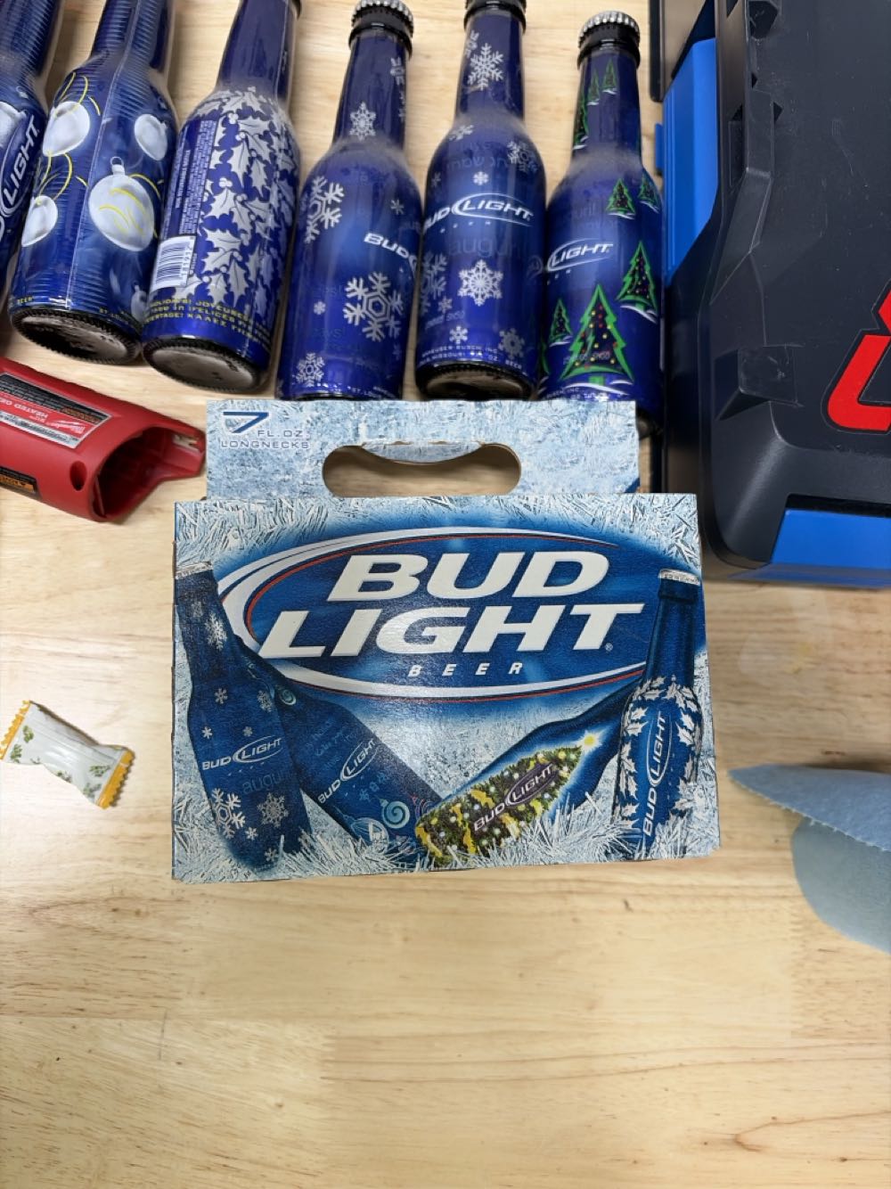 Bud Light Beer 7 fl oz Longnecks 6-Pack (Holiday Designs) - Anheuser-Busch (7 fl oz (per bottle); 6-pack longnecks) alcohol collectible [Barcode 018200007736] - Main Image 2