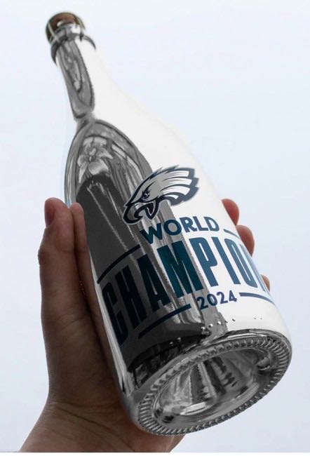 Eagles: Mano’s Championship Bubbly - Mano’s Wine (750 mL) alcohol collectible - Main Image 2