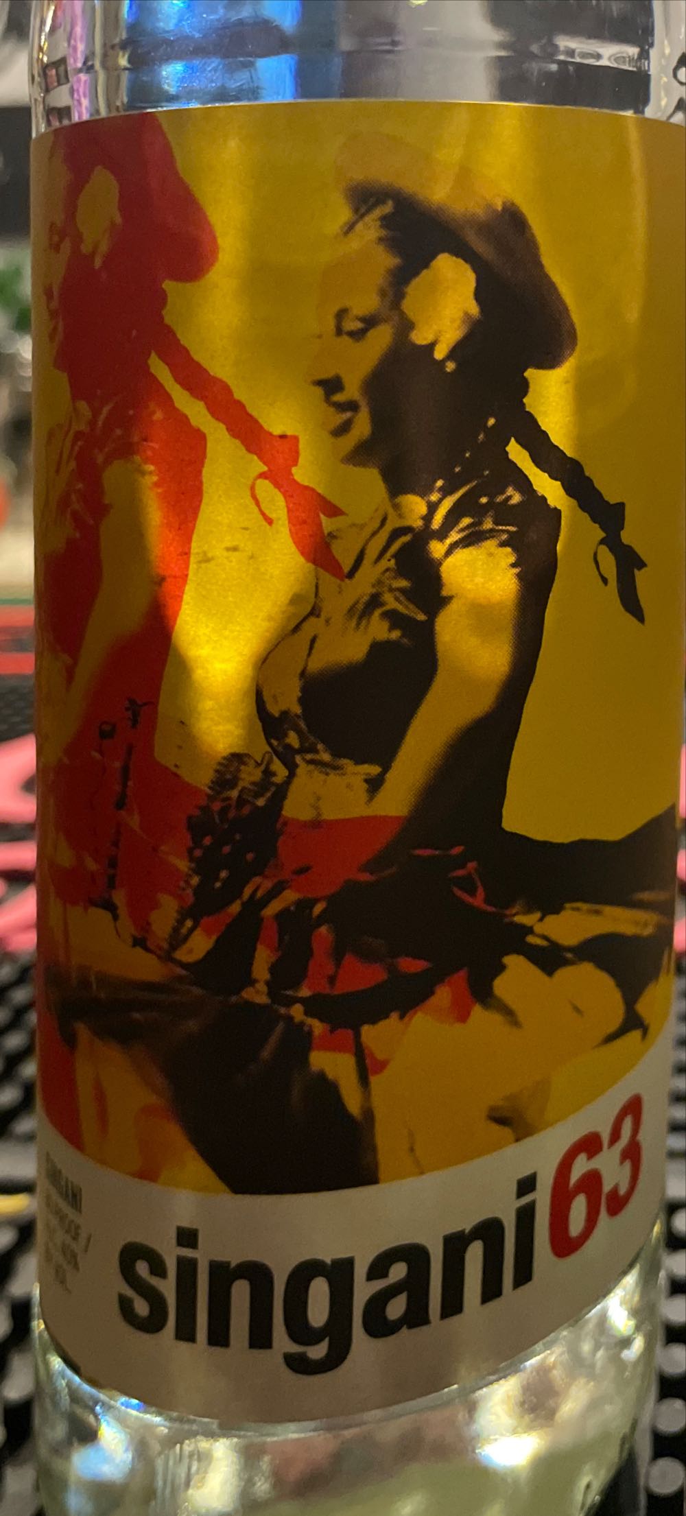 Singani 63 Brandy Bolivian - Sociedad Agroindustrial (750 mL) alcohol collectible [Barcode 7771612000162] - Main Image 2