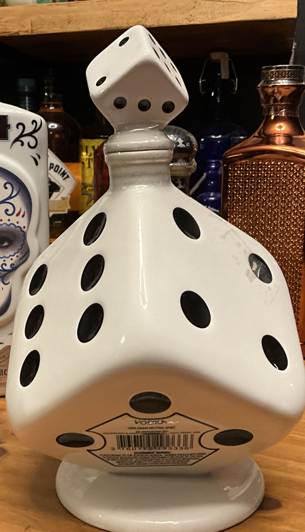 Lucky Dice Vodka White Edition - Rockwood & Hines (750 mL) alcohol collectible [Barcode 3760175133336] - Main Image 3