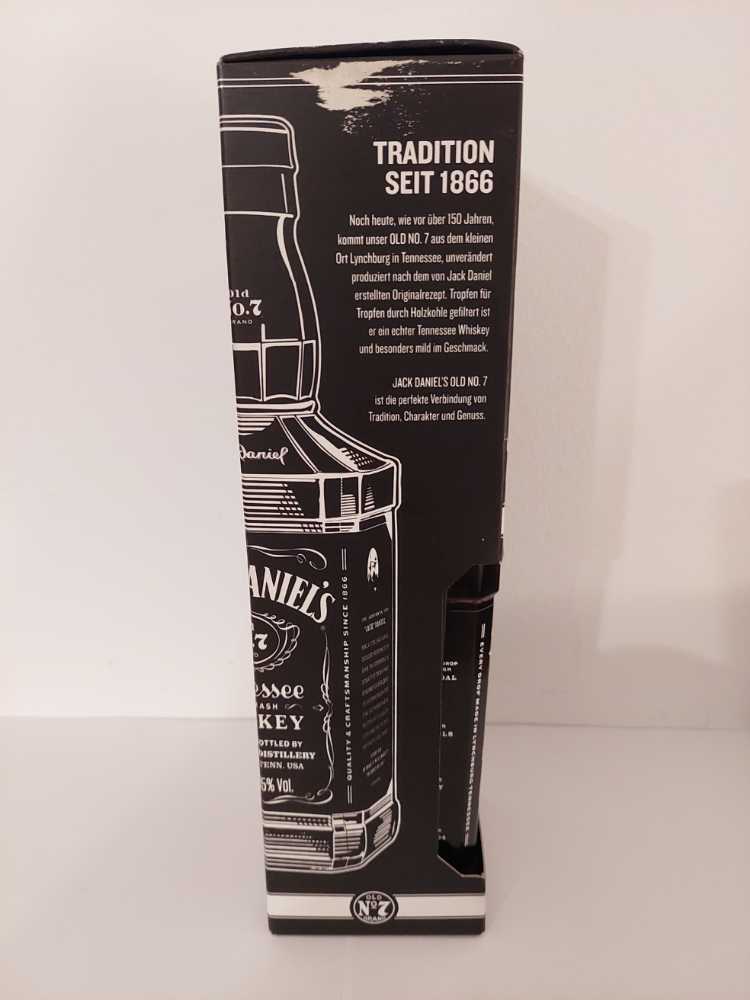 Black Label Set mit Glas  (700 mL) alcohol collectible - Main Image 4