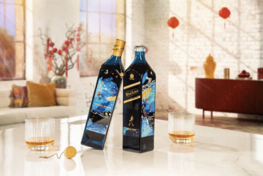 Modern Lunar By Angel Chen Year of the Rabbit - Johnnie Walker (John Walker & Sons, Diageo) - Scotland (750 mL) alcohol collectible - Main Image 3