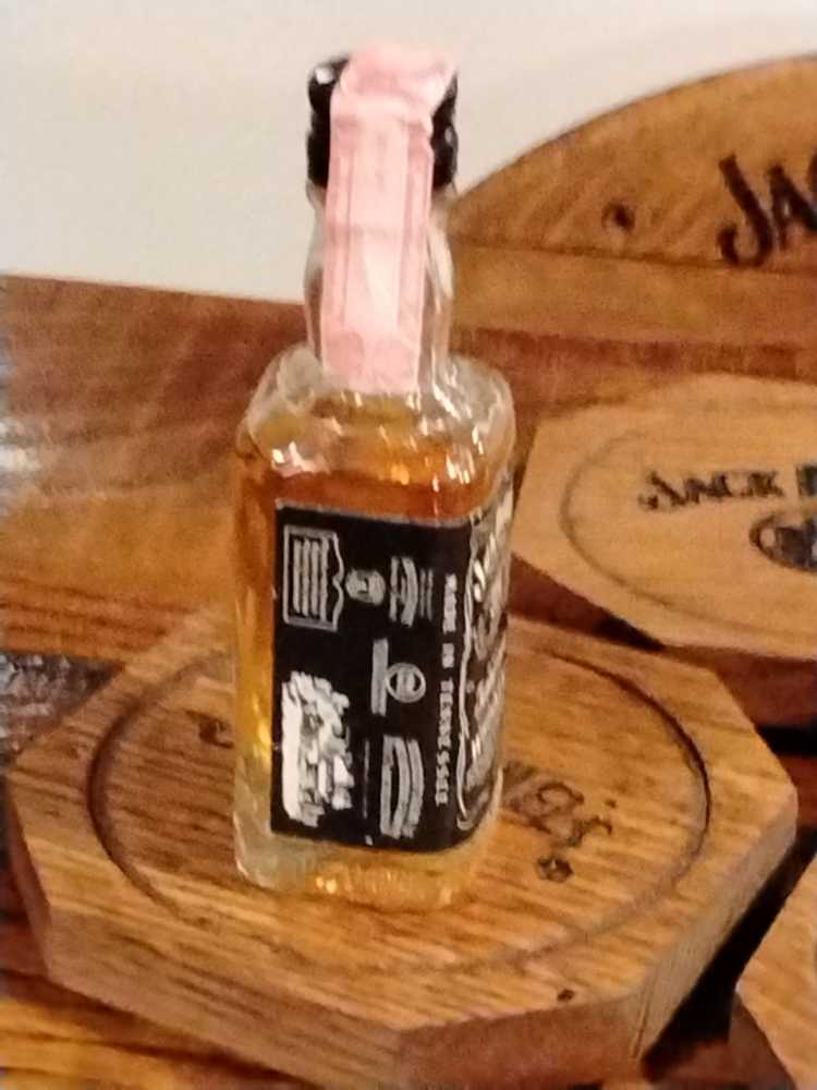 Jack Daniels 50 Mil 1977  - Jack Daniel Distillery (50 mL) alcohol collectible - Main Image 2