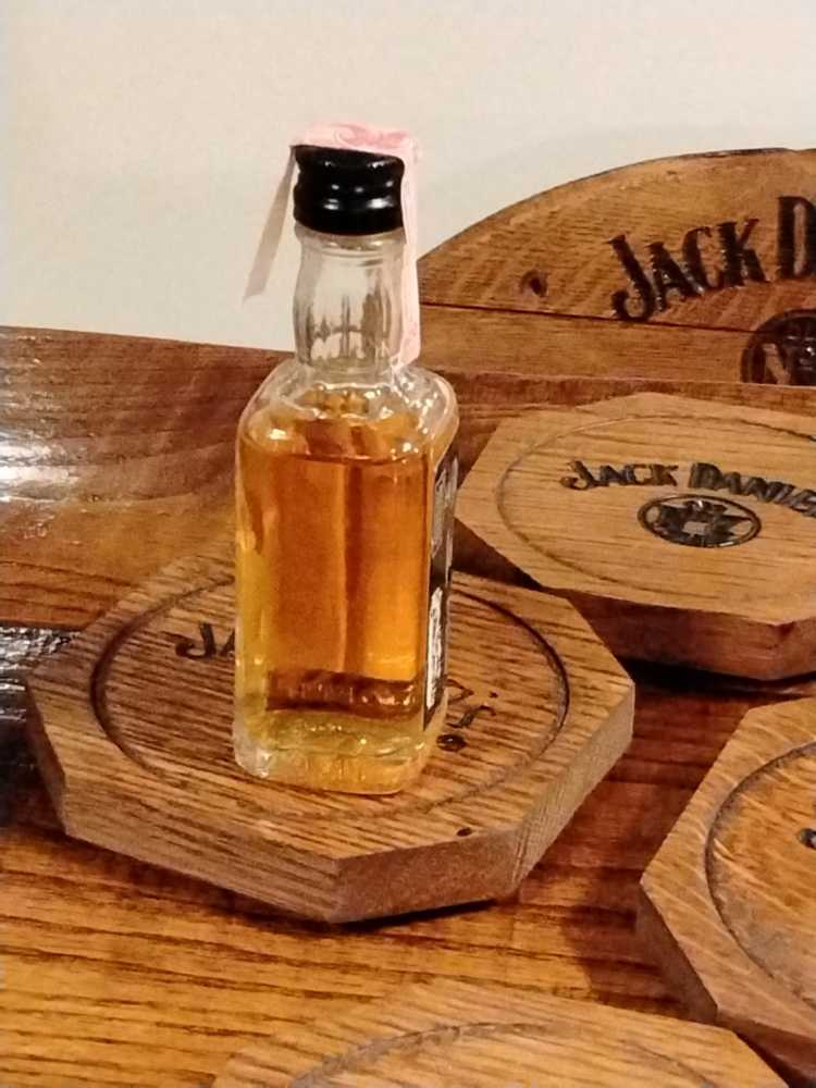 Jack Daniels 50 Mil 1977  - Jack Daniel Distillery (50 mL) alcohol collectible - Main Image 3