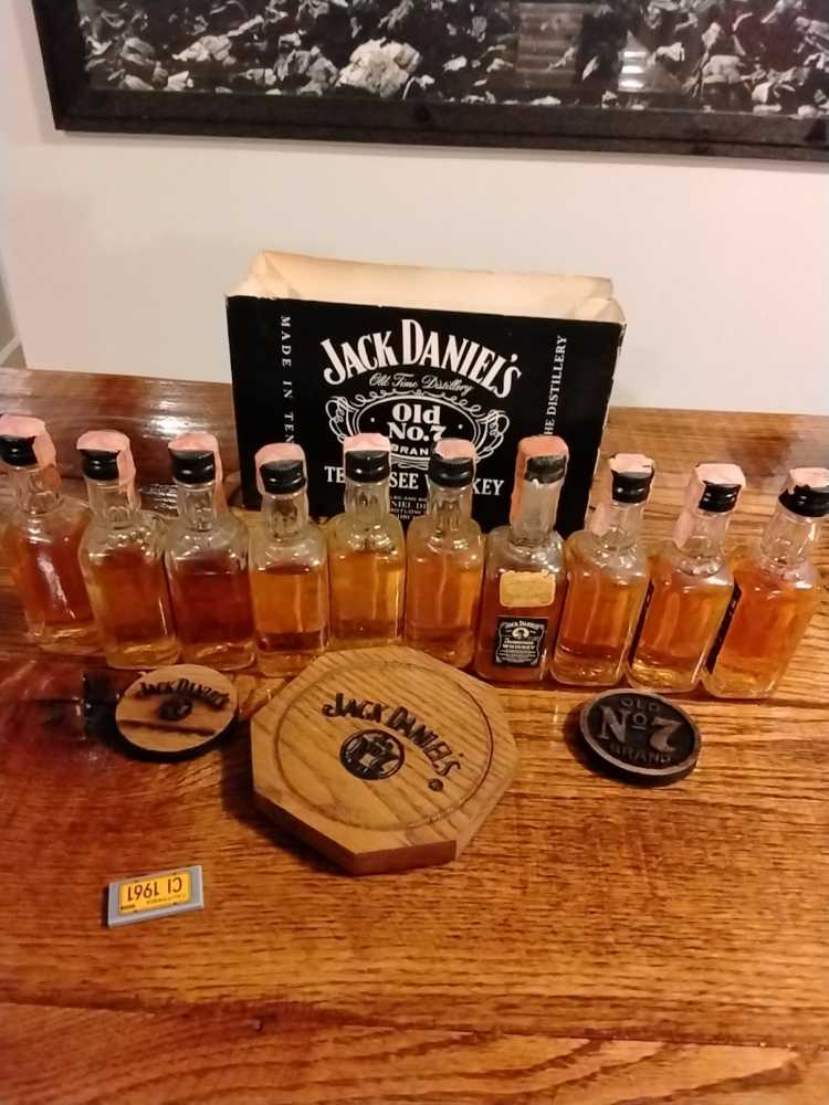 Jack Daniels 50 Mil 10 Pack 1968 - Jack Daniel Distillery (50 mL) alcohol collectible - Main Image 3