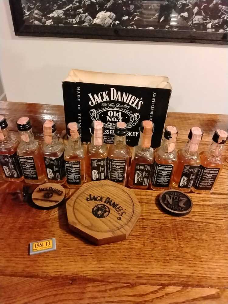 Jack Daniels 50 Mil 10 Pack 1968 - Jack Daniel Distillery (50 mL) alcohol collectible - Main Image 4