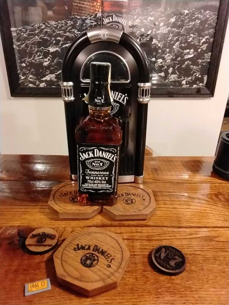 Jack Daniels Music Box Chec Republic 700 Mil 2012 - Jack Daniel Distillery (700 mL) alcohol collectible - Main Image 2