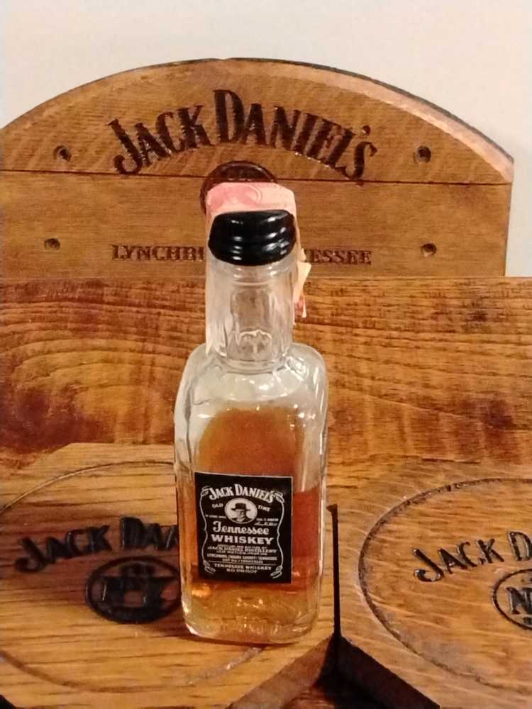 Jack Daniels 50 Mil 1972 - Jack Daniel Distillery (50 mL) alcohol collectible - Main Image 3