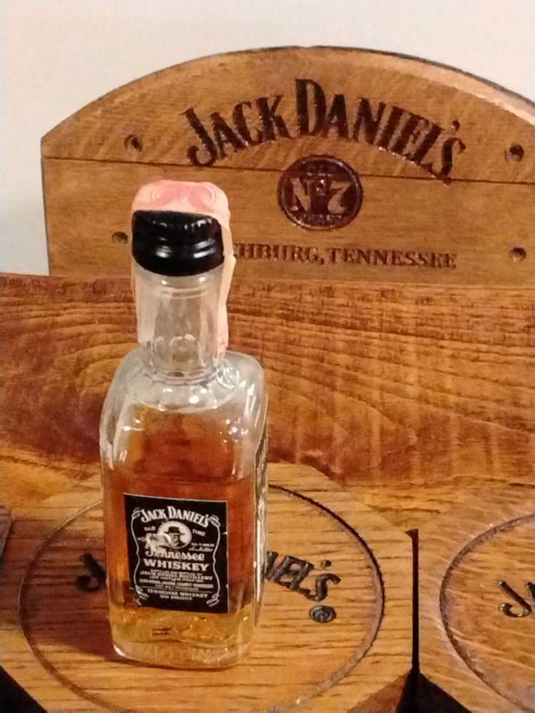 Jack Daniels 50 Mil 1973 - Jack Daniel Distillery (50 mL) alcohol collectible - Main Image 3