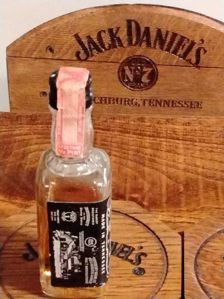 Jack Daniels 50 Mil 1973 - Jack Daniel Distillery (50 mL) alcohol collectible - Main Image 4