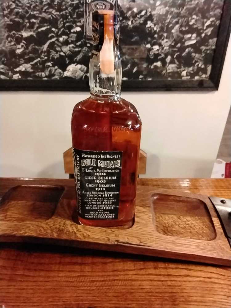 Black Label Imperial Quart 1986 - Jack Daniel Distillery (1.136 L) alcohol collectible - Main Image 2