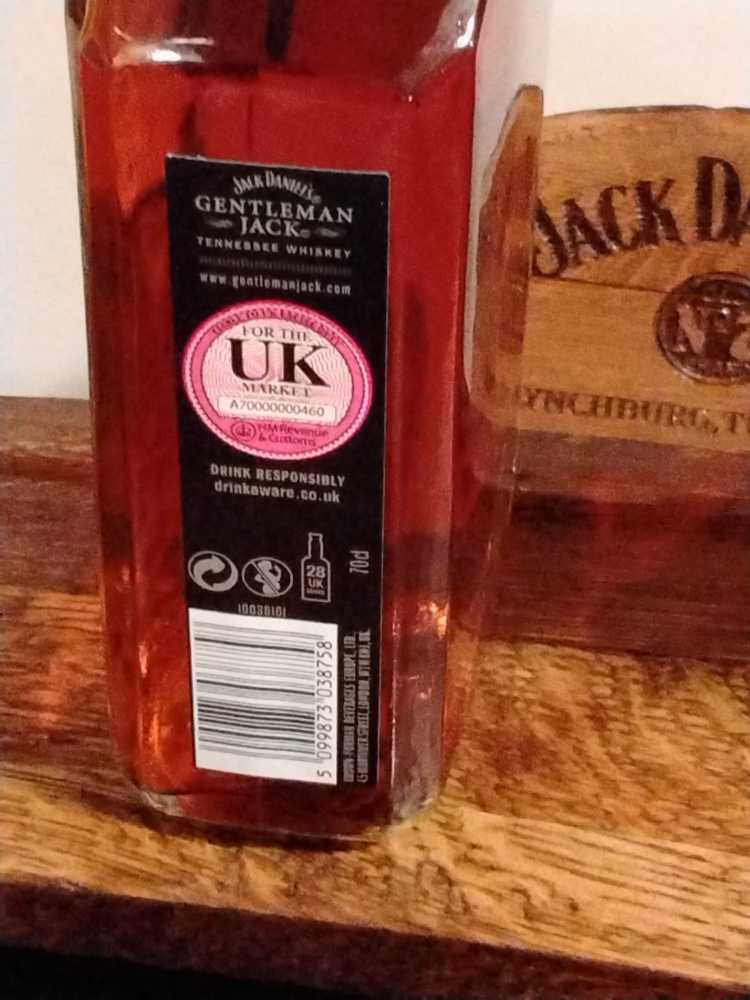 Gentleman Jack Tuxcdo Box Internatioal Pack 70 CL - Jack Daniel Distillery (70 mL) alcohol collectible - Main Image 4