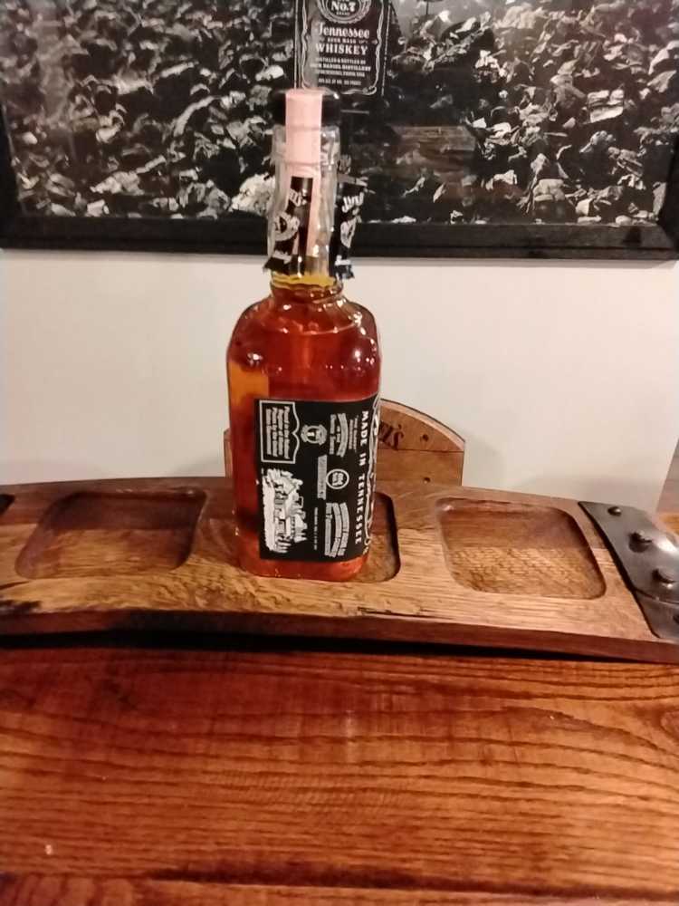 Black Label 750 Mil 1981 - Jack Daniel Distillery (750 mL) alcohol collectible - Main Image 4