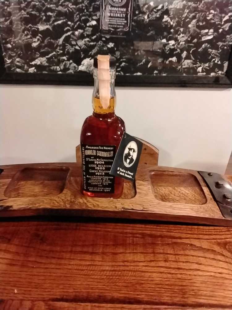 Black Label 500 Mil 1980 - Jack Daniel Distillery (500 mL) alcohol collectible - Main Image 2