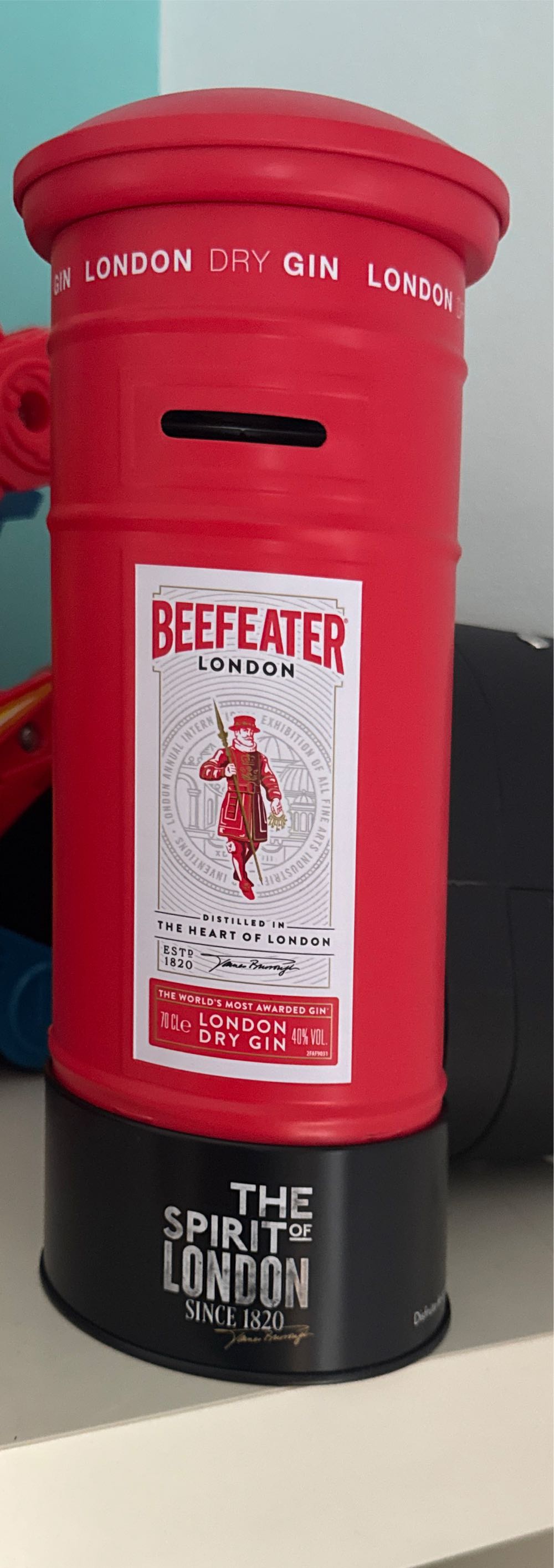 Ginebra Inglesa Botella 70 Cl Beefeater London Dry Gin Con Buzón De Regalo. 700 Ml  alcohol collectible [Barcode 8410045115683] - Main Image 2