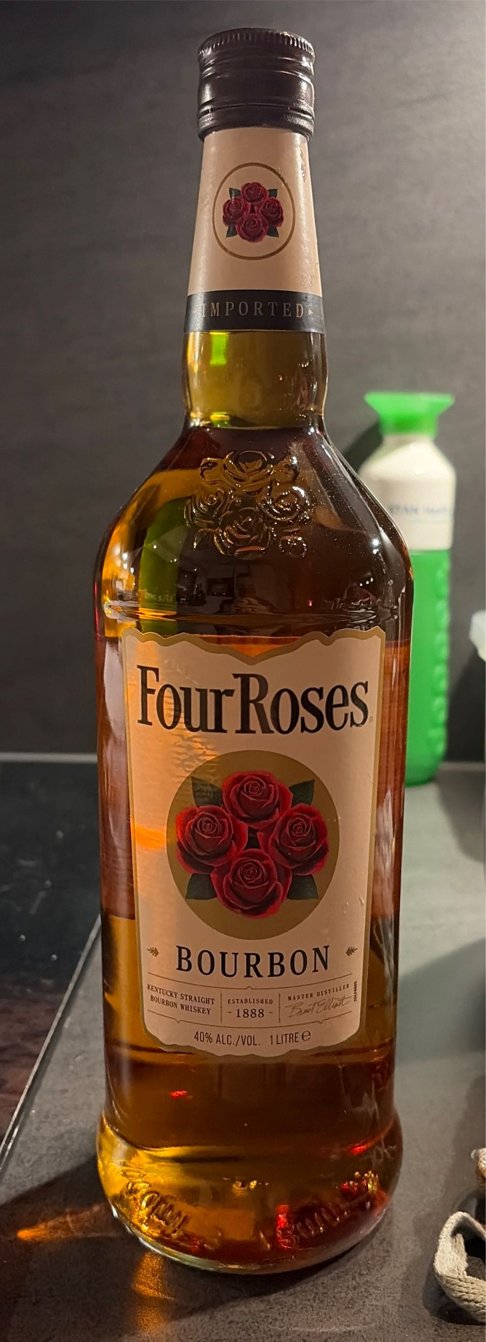 Four Roses Bourbon Whiskey 1l Kentucky Straight Price Whisky 1  (1 L) alcohol collectible [Barcode 5000299101209] - Main Image 2