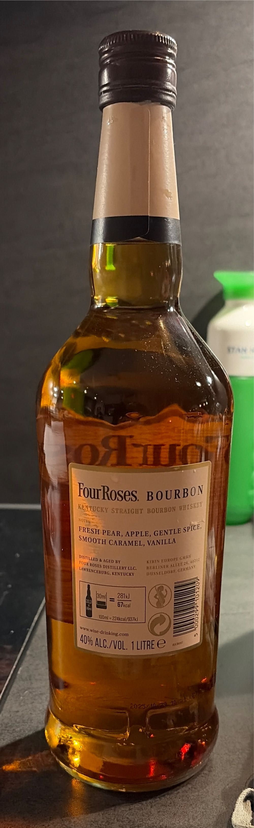 Four Roses Bourbon Whiskey 1l Kentucky Straight Price Whisky 1  (1 L) alcohol collectible [Barcode 5000299101209] - Main Image 3