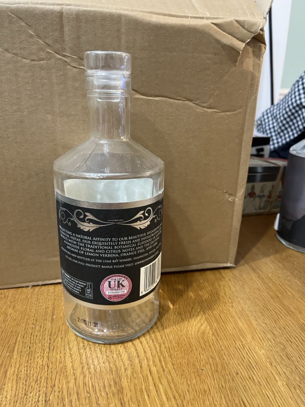 Lyme Bay Dry Gin - The Lyme Bay Winery (700 mL) alcohol collectible [Barcode 5060272782139] - Main Image 2