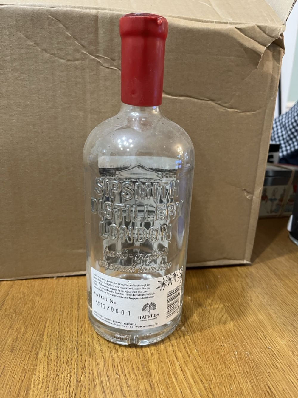 Sipsmith Raffles 1915 Gin - Sipsmith (700 mL) alcohol collectible [Barcode 5060204340390] - Main Image 2