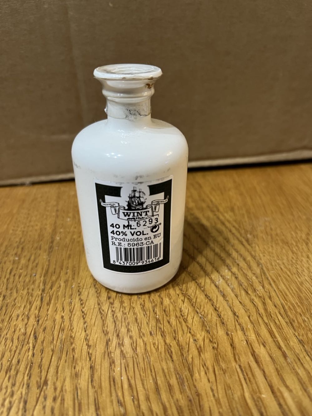 Genever Gin Casalbor Wint & Lila 4 Cl Flor Miniatura - Genever (40 mL) alcohol collectible [Barcode 8437009934616] - Main Image 2