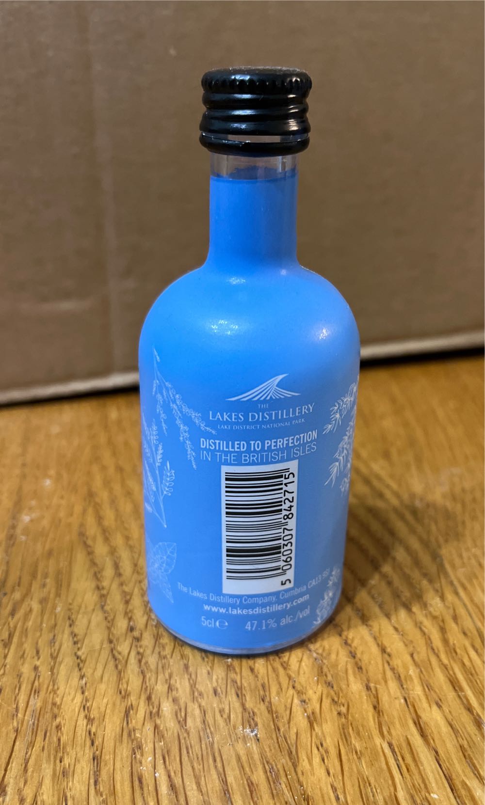 The Lakes Explorer Gin - The Lakes Distillery (50 mL) alcohol collectible [Barcode 5060307842715] - Main Image 2