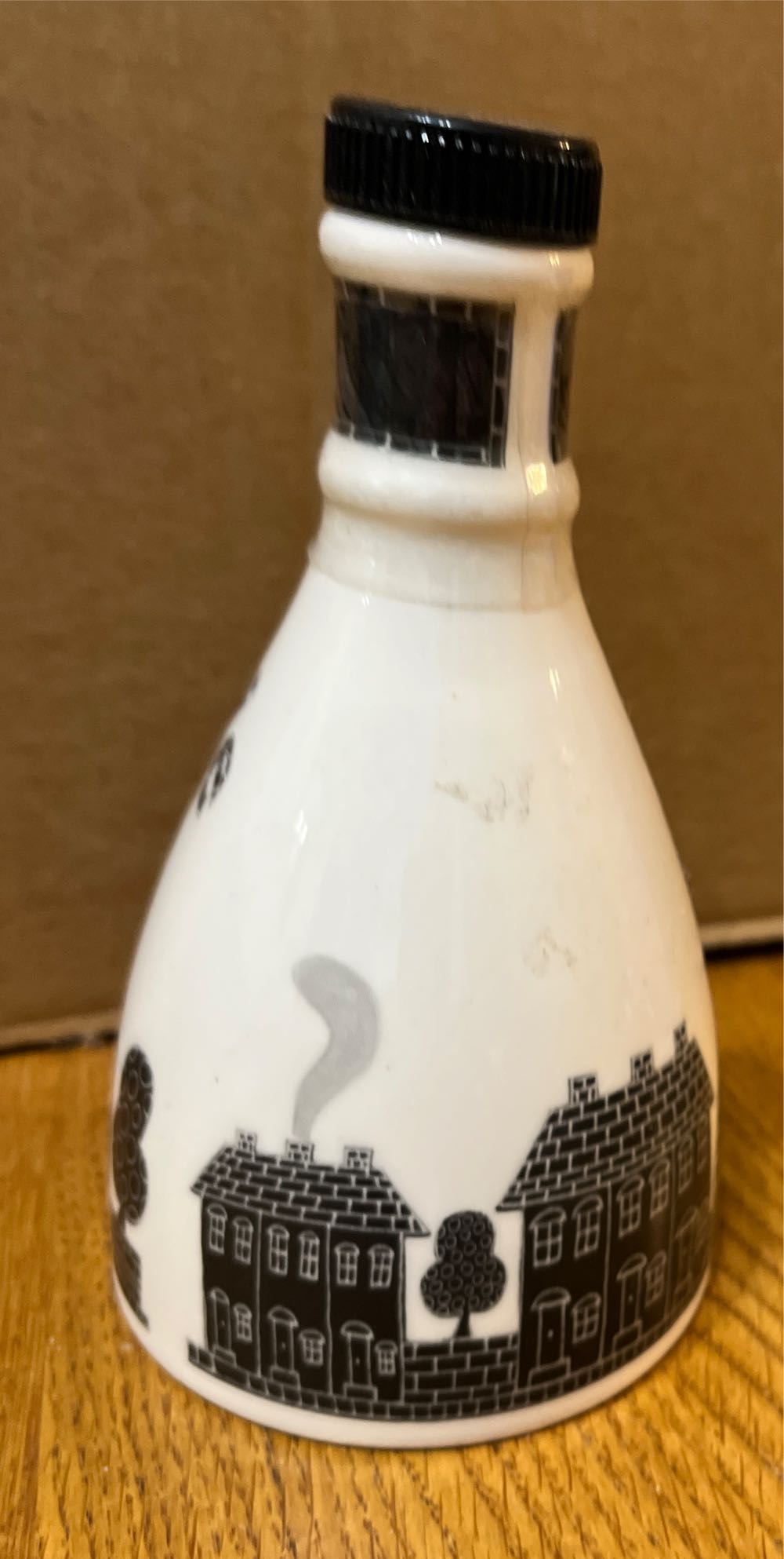 Stokie Oatcake Gin - Moorland Pottery (Stoke-on-Trent, Staffordshire, UK) (20 mL) alcohol collectible - Main Image 4