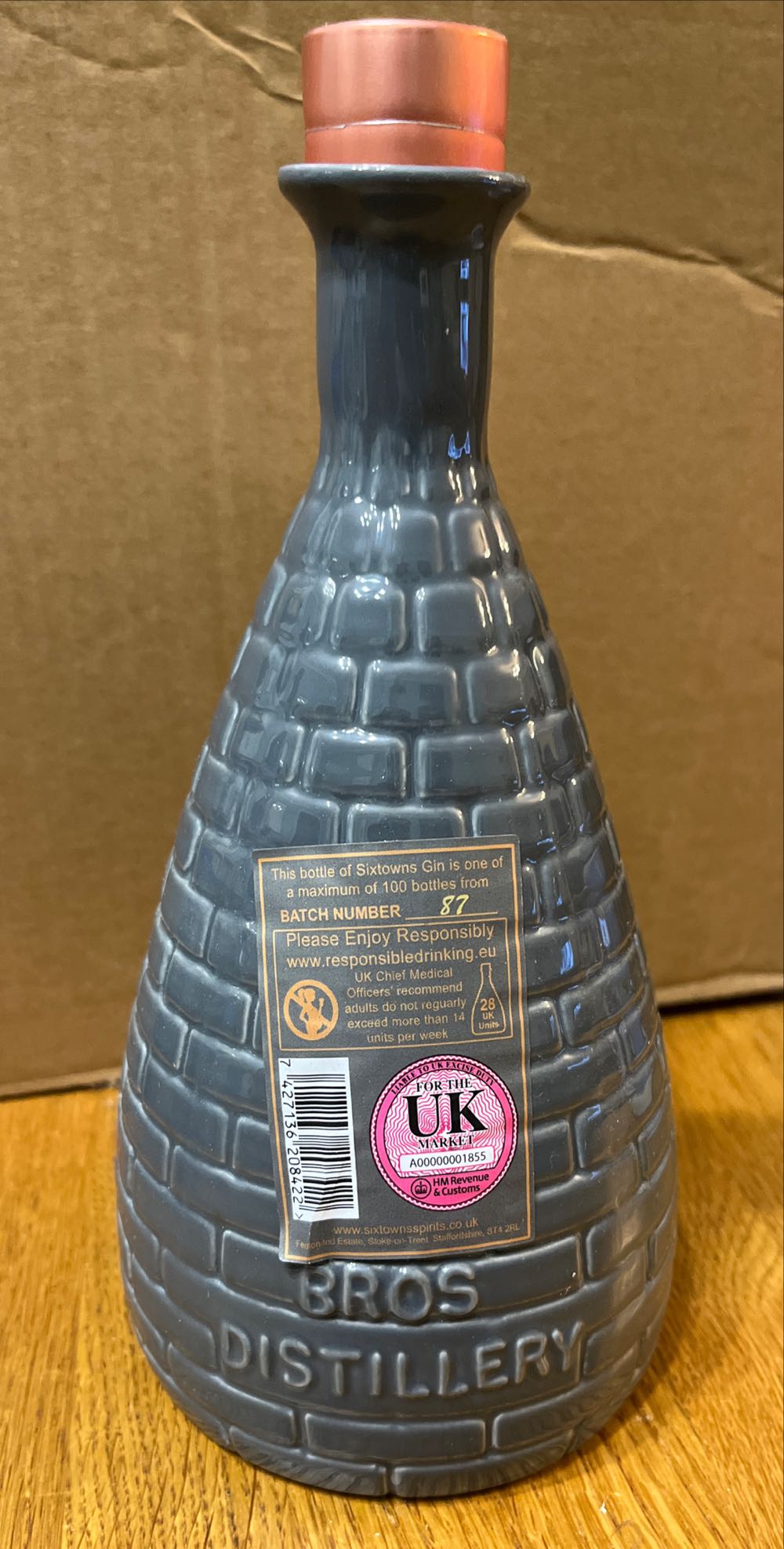 Six towns London Dry Gin - Bros Distillery (700 mL) alcohol collectible [Barcode 7427136208422] - Main Image 2
