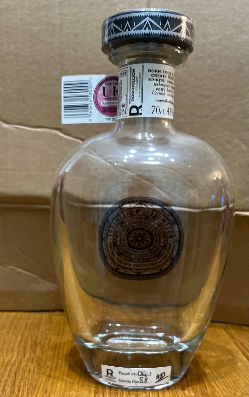 Rosemullion Distillery Dry Gin - Rosemullion Distillery (700 mL) alcohol collectible [Barcode 5060656580009] - Main Image 2