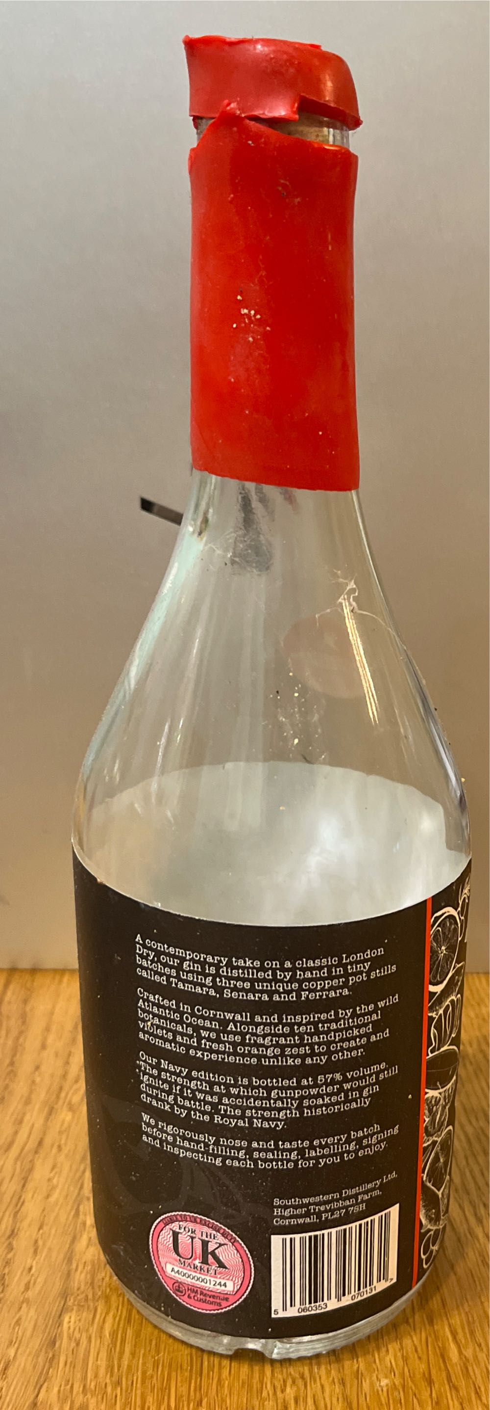 Tarquins The Seadog Navy Strength Gin 70cl The Navy Gin 07l 57% Vol. Tarquin’s Sea Dog Cornish - Southwestern Distillery (700 mL) alcohol collectible [Barcode 5060353070131] - Main Image 2