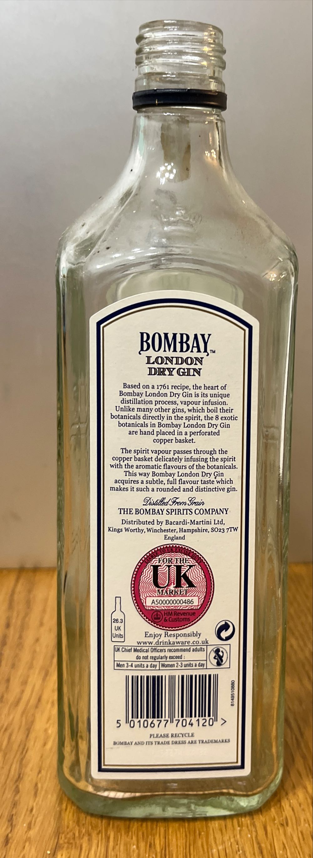 Bombay Gin 70cl Buy Bombay London Dry Gin 700ml Online Sapphire Original - The Bombay Spirits Company (700 mL) alcohol collectible [Barcode 5010677704120] - Main Image 2