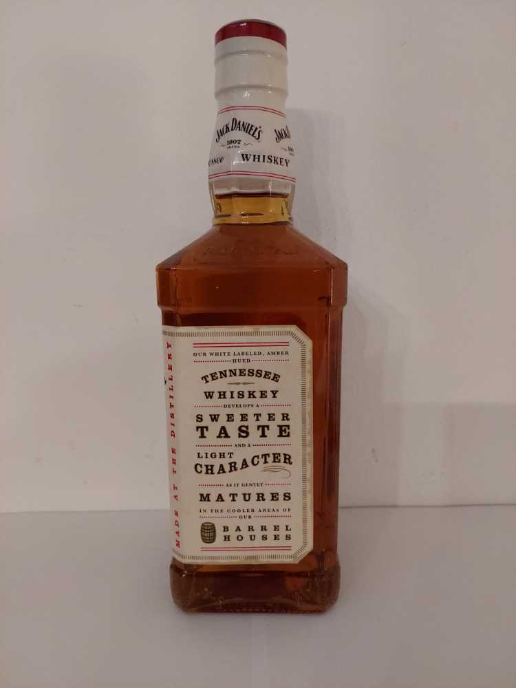 White Label 4gen  (700 mL) alcohol collectible - Main Image 2