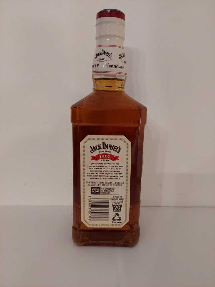 White Label 4gen  (700 mL) alcohol collectible - Main Image 3