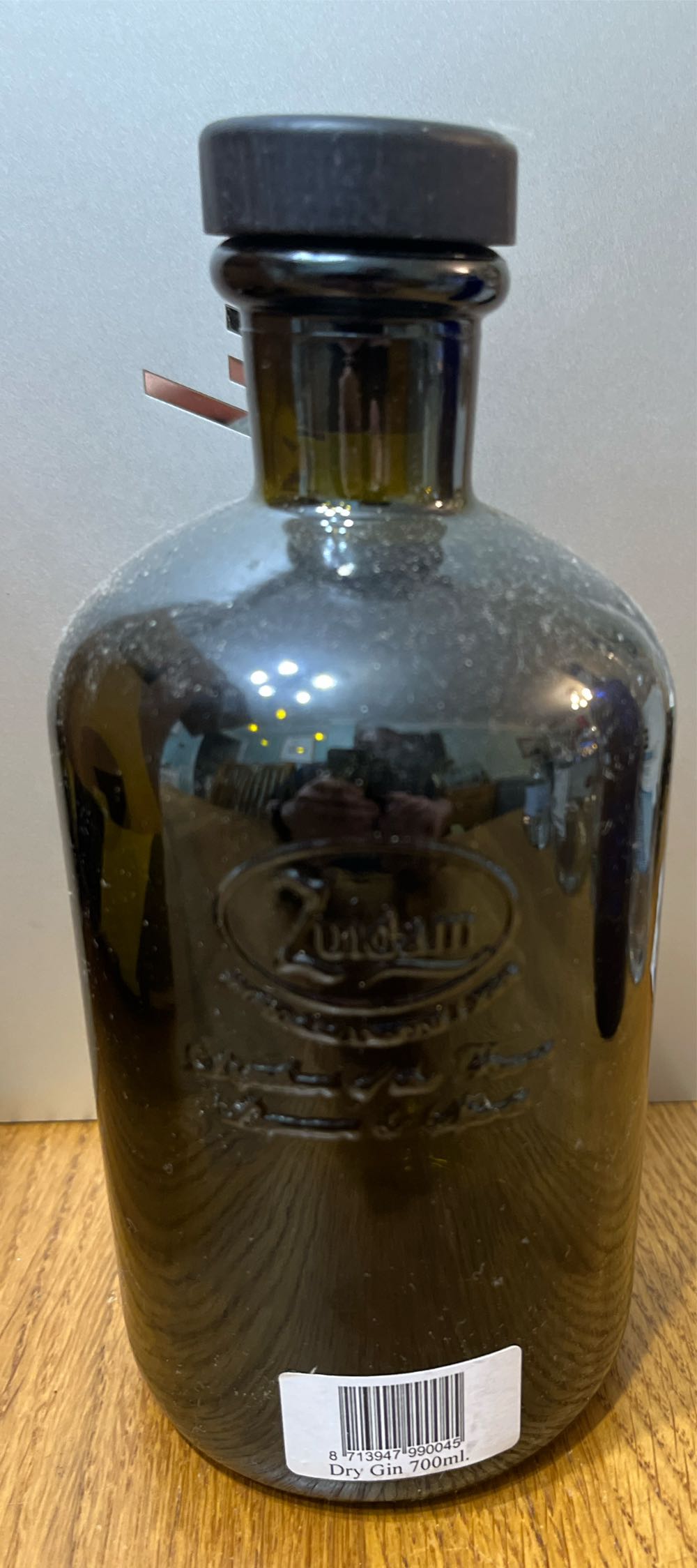 Dutch Courage Dry Gin - zuidam distillers (700 mL) alcohol collectible [Barcode 8713947990045] - Main Image 2