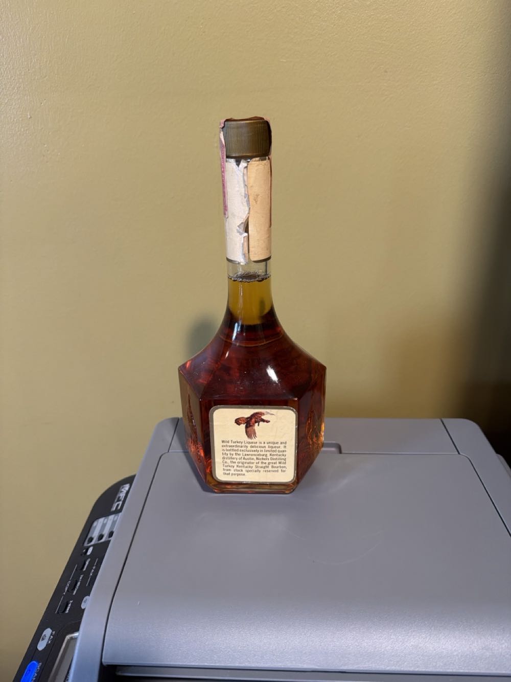 Wild Turkey Liqueur - Austin Nichols Distilling Co. (750 ml (25.4 fl oz)) alcohol collectible - Main Image 2