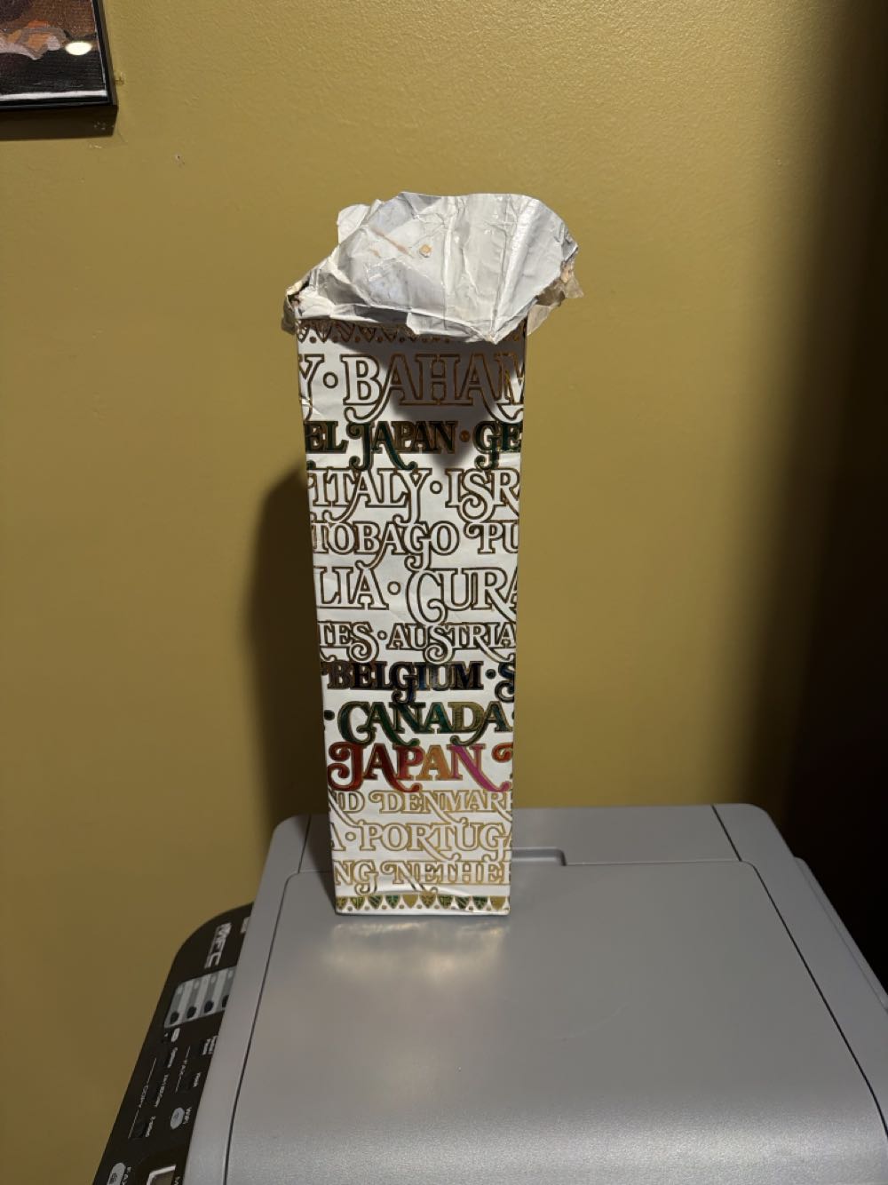 Canadian Club - Hiram Walker & Sons Limited (Walkerville, Ontario, Canada) (1 quart) alcohol collectible - Main Image 2