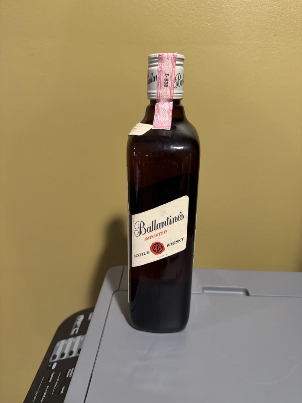 Ballantine’s Finest Blended Scotch Whisky - George Ballantine & Son, Limited (Distillers, Dumbarton, Scotland) (750 ml) alcohol collectible [Barcode 089540352848] - Main Image 2