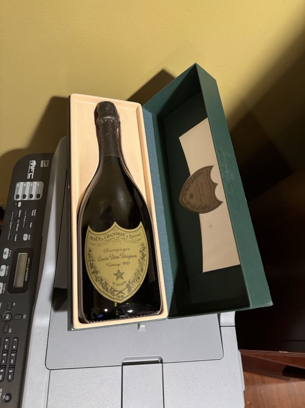 Cuvée Dom Pérignon Vintage 1993 - Moët & Chandon (Dom Pérignon) (750 ml) alcohol collectible - Main Image 2