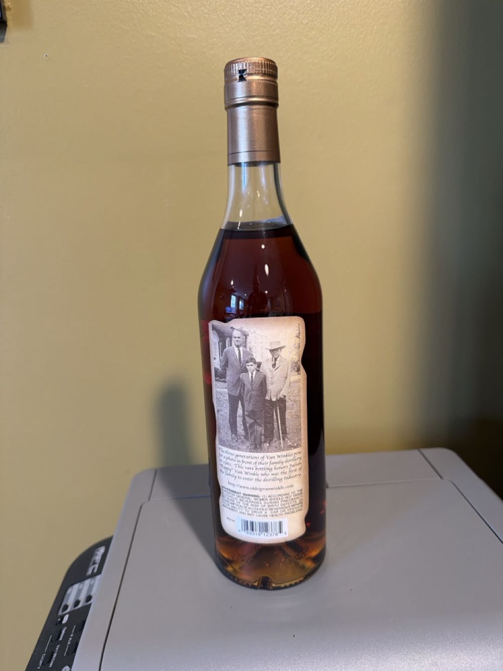 Pappy Van Winkle’s Family Reserve 23 Year Old - Old Rip Van Winkle Distillery (produced at Buffalo Trace Distillery / Sazerac Company joint venture) (750 ml) alcohol collectible [Barcode 089519123768] - Main Image 2